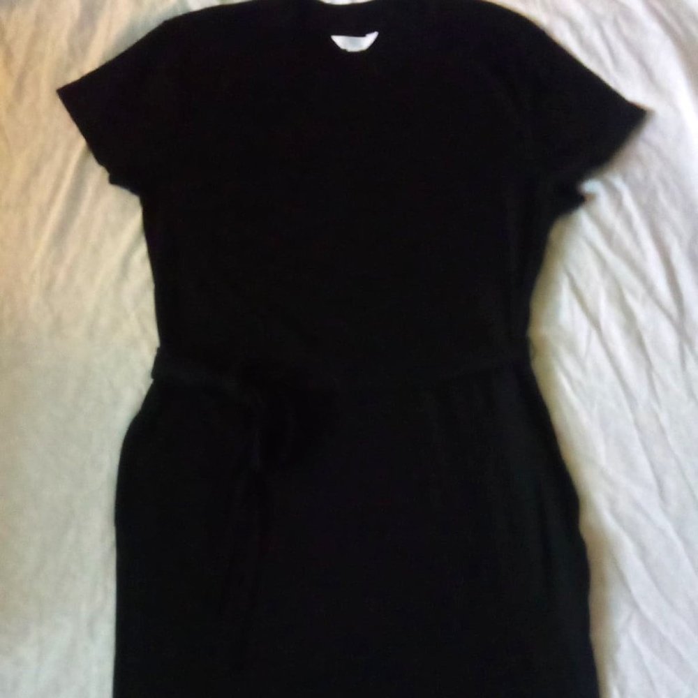Women’s Knit Dress with Belt and Pockets (!)